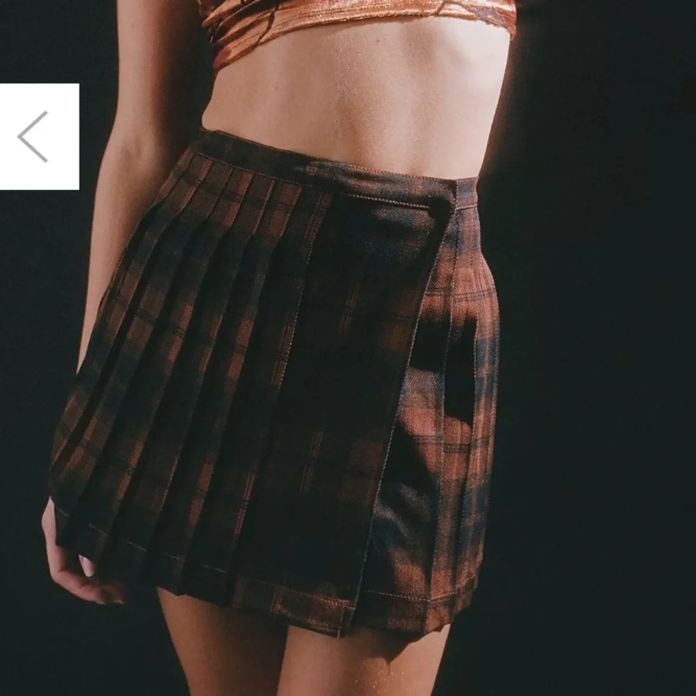 UO Winslet Pleated Mini‎ Skirt brown black